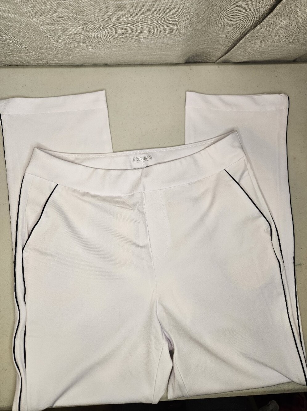 ACEGOLFS EAGLE 28 Inch Performance Stretch Ankle Pants White W/ Stripes Medium - Picture 9 of 14